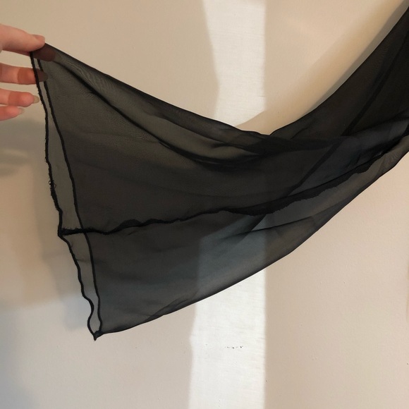 Bell sleeve laced top - Picture 4 of 6